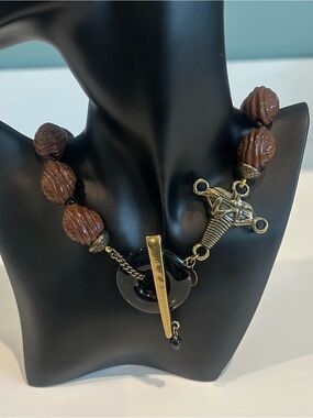 Vintage Heidi Daus Carved Bead Toggle Necklace